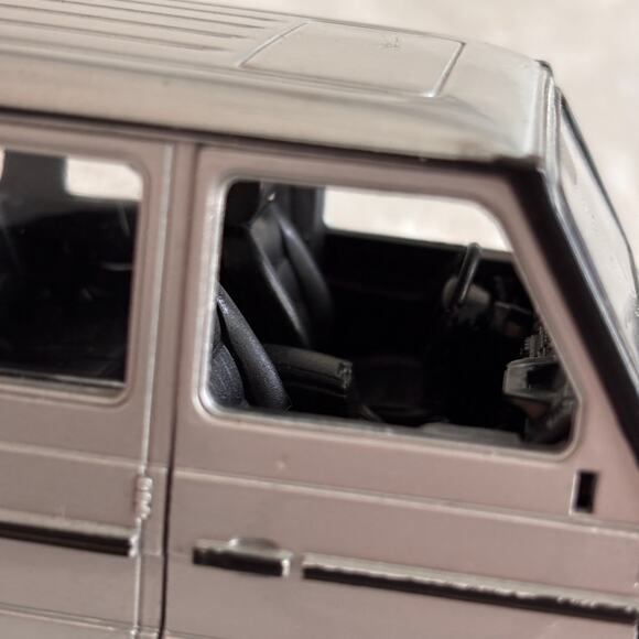 Welly 2016 Mercedes G-Wagen 1/24 Diecast Silver G-Class Wagon SUV *Part Missing* - Picture 8 of 11